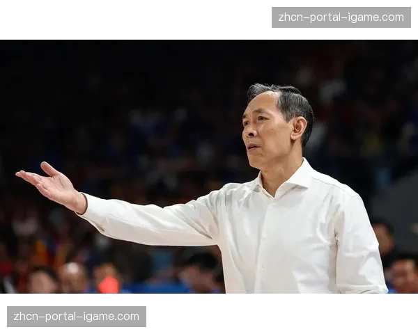 前国家队主帅李楠现身广州队主场，引发其可能接任主教练的猜测